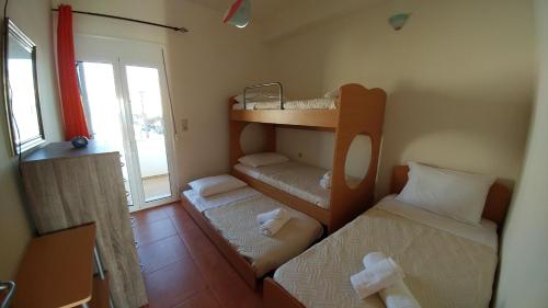 Ένα ή περισσότερα κρεβάτια σε δωμάτιο στο Villa Golden Ammos Sea View