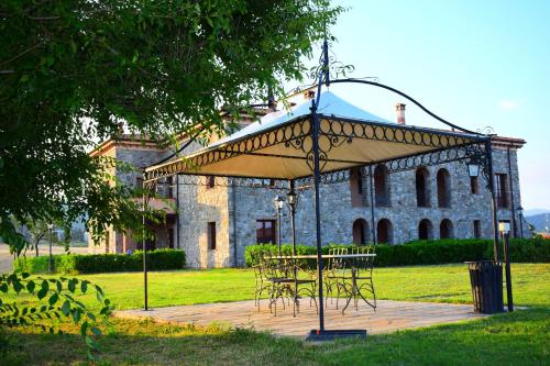 Το κτήριο όπου στεγάζεται  the country house