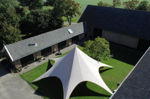 an overhead view of a white sculpture in front of a building at Privé B&B Zeilboot Noorderlicht in Kamperland