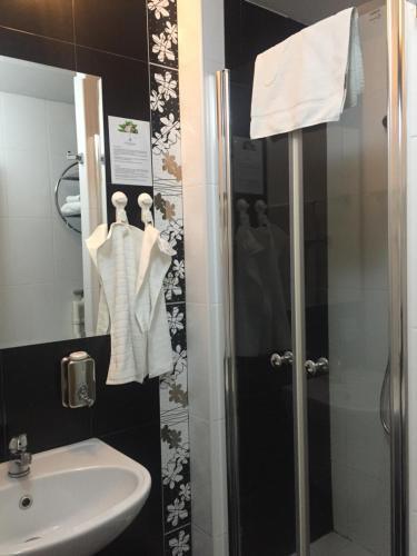 Un baño de Peak Center Konaci
