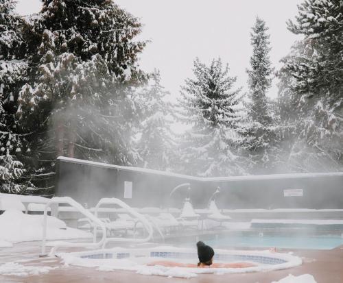 Zdjęcie z galerii obiektu Adara Hotel w mieście Whistler