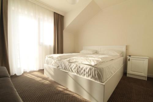 Ένα ή περισσότερα κρεβάτια σε δωμάτιο στο Pensiunea Hanna