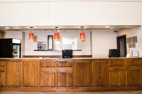 
The lobby or reception area at Country Inn & Suites by Radisson, Winchester, VA
