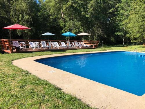 Бассейн в Cabañas Jardin Secreto или поблизости