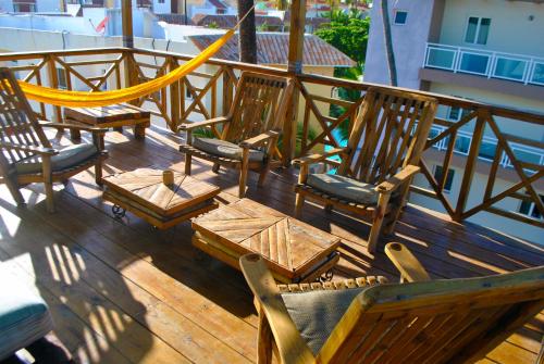 a wooden bench sitting on top of a wooden deck at ECOHOSTAL Dorms mixt Dormitorios in Punta Cana