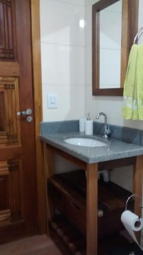 a bathroom with a sink and a mirror at CASA TEMPORADA SANTO ANTONIO in Urubici