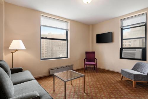 TV a/nebo společenská místnost v ubytování Night Hotel Broadway
