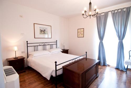 Tempat tidur dalam kamar di Agriturismo Villa Irelli