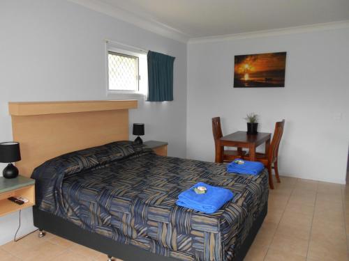 Giường trong phòng chung tại TI Motel Torres Strait