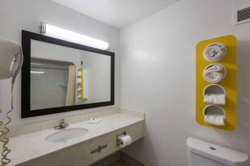 Ванная комната в Motel 6-Suwanee, GA - Gwinnett Center