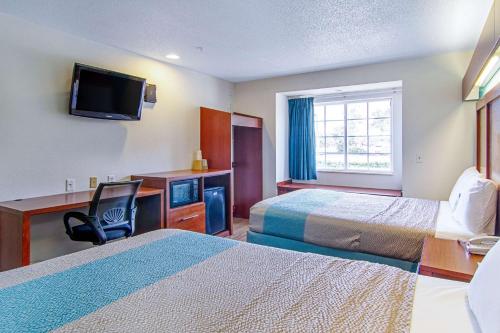 Кровать или кровати в номере Americas Best Value Inn & Suites Brunswick