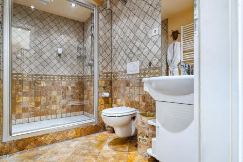 a bathroom with a toilet and a shower and a sink at Central Hotel am Königshof in Viernheim