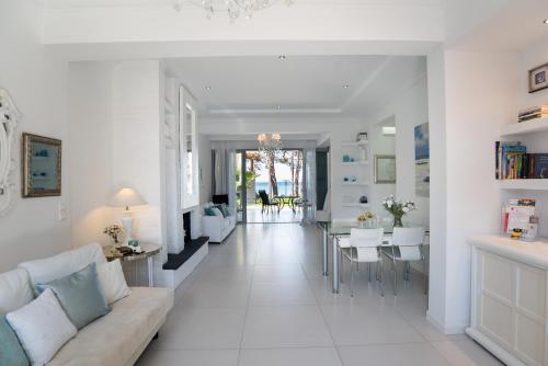 Gallery image of #Luxlikehome - A&M Summer Villa in Pefkohori
