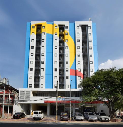 a building with a painting on the side of it at Hop Inn Hotel Tomas Morato Quezon City in Manila