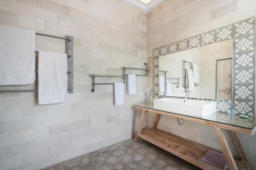 a bathroom with a sink and a mirror at Casa Asia in Uluwatu