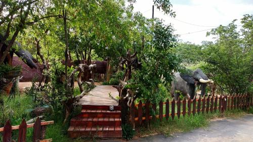 Elephant Trail Guesthouse and Backpackersにある庭