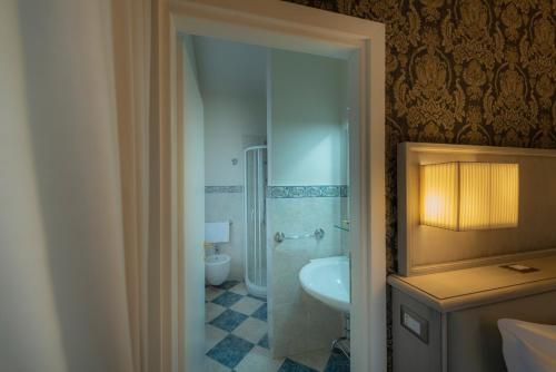 Bilik mandi di Villa Elda Boutique Hotel