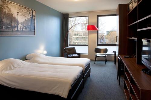 Ένα ή περισσότερα κρεβάτια σε δωμάτιο στο Skotel Amsterdam, Hotelschool The Hague