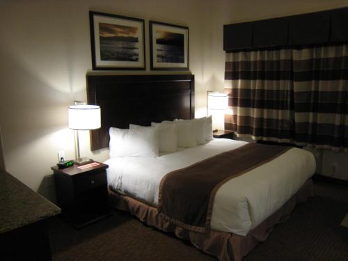 Una cama o camas en una habitación de Ramada by Wyndham Creston