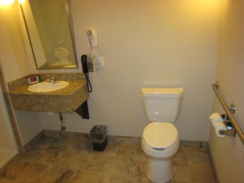 Un baño de Ramada by Wyndham Creston