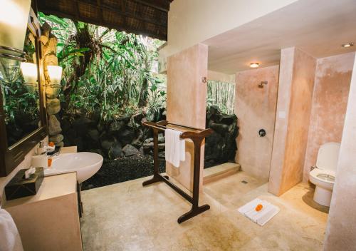 Ett badrum på Heaven in Bali