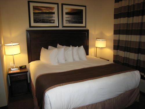 Una cama o camas en una habitación de Ramada by Wyndham Creston