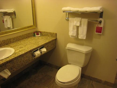 Un baño de Ramada by Wyndham Creston