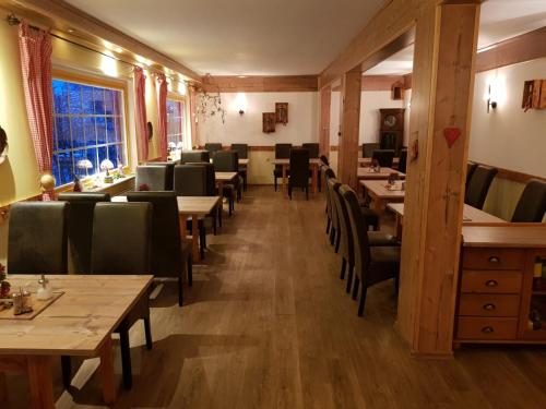 Posezení v ubytování Wald-Landhaus