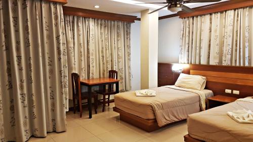Gallery image of Green Harbor Hotel & Service Apartment in Patong Beach