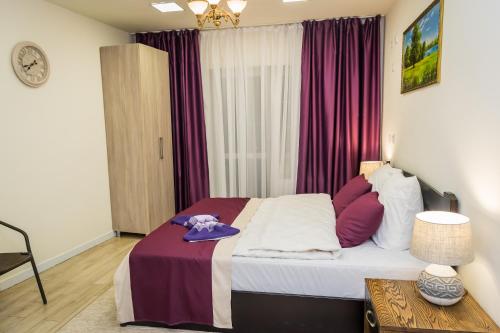 Una cama o camas en una habitación de Palace