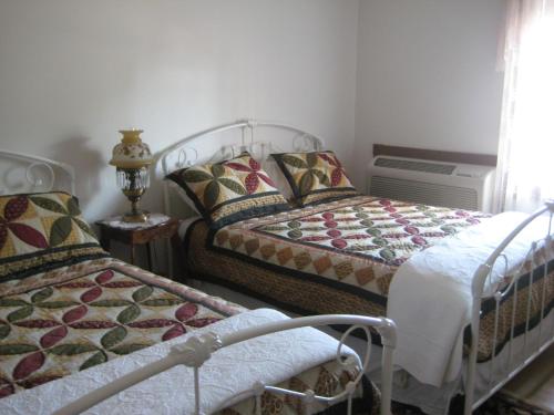 a bedroom with two twin beds and a window at Backwoods Bed and Bath in McGregor