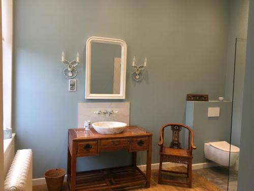 a bathroom with a sink and a mirror at Entre Cour et Jardin in Arras