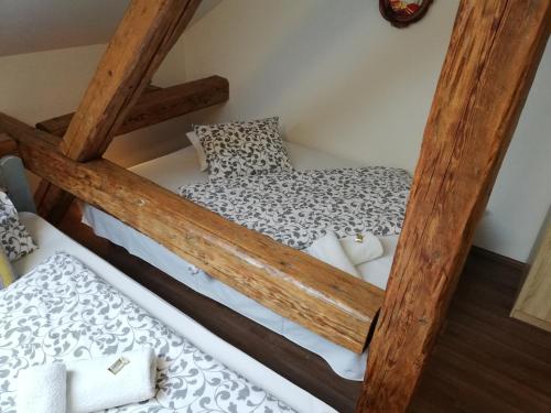 Una cama o camas en una habitación de Guest House Relić