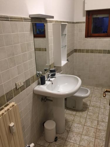 a bathroom with a white sink and a mirror at Jacky House 1.0 in Valera Fratta