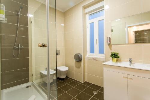 Art Deco 4 Bedrooms Flat in the City Center