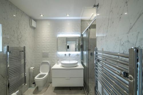 a bathroom with a toilet and a sink and a mirror at Rocca Palazzaccio in Impruneta