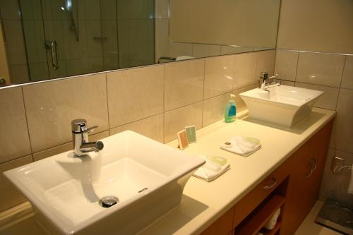 a bathroom with a sink and a mirror at Lakeside Apartments in Wanaka