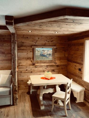 Χώρος καθιστικού στο Chalet Li Mina