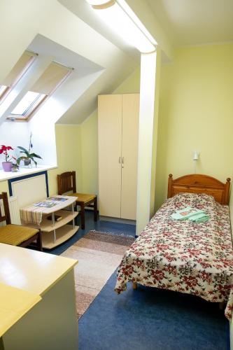 a bedroom with a bed and a table in a room at Guesthouse Laurits in Kuressaare
