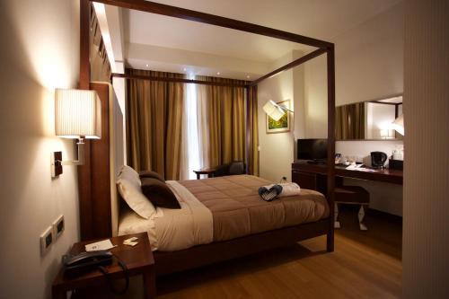 Tempat tidur dalam kamar di Hotel Del Campo