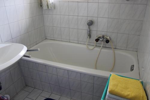 A bathroom at Apartments Krassnig