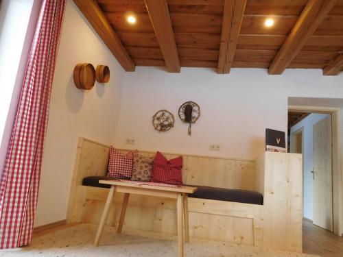 a room with a bench and a table at Thoamlhof in Leutasch
