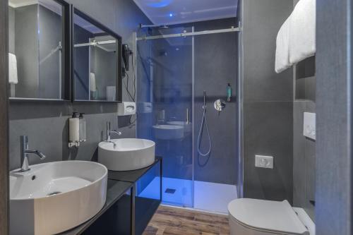 a bathroom with two sinks and a shower at Hotel Roxy in Milan