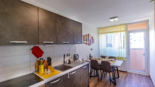 Kuchyň nebo kuchyňský kout v ubytování Apartment Arnold