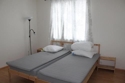 Tempat tidur dalam kamar di Коттедж в Финляндии, Enonkoski (розовый)