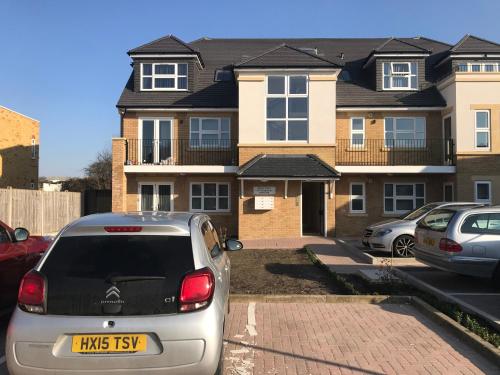 Gallery image of Lux 2 Bedroom 2 Bathroom APT at HEATHROW AIRPORT- free parking- Near The terminals-Easy access to Central London- Family Friendly in Stanwell