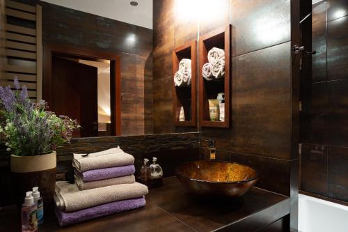 Ένα μπάνιο στο Apartament MODERNA Francuska Park
