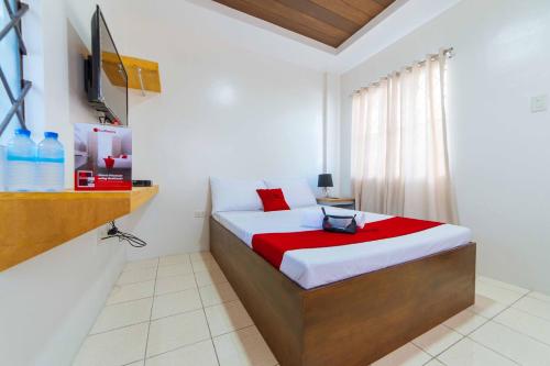 Postel nebo postele na pokoji v ubytování RedDoorz Plus @ Casa Lucia Sindalan San Fernando City Pampanga