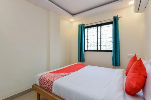 Postel nebo postele na pokoji v ubytování Hotel Devi Residency