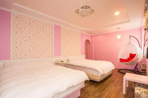 Postel nebo postele na pokoji v ubytování N. Castle Hotel